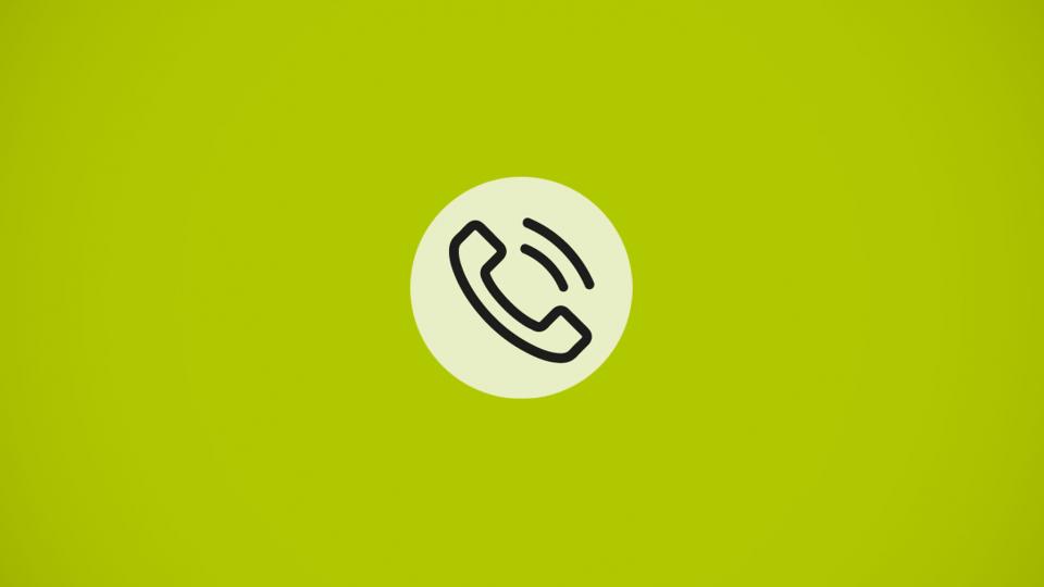 Telefon-Symbol auf grünem Hintergrund