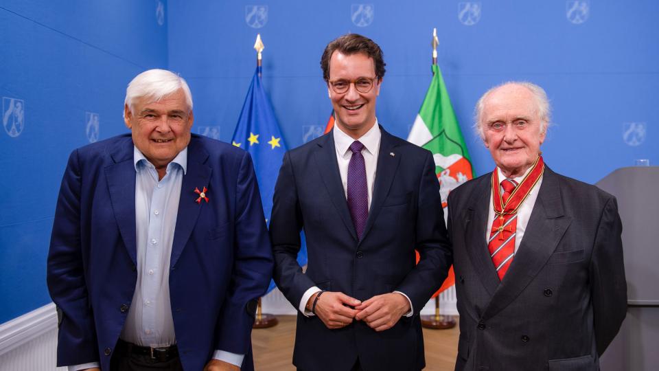 v.l.n.r. Richard Oetker, Ministerpräsident Hendrik Wüst und Heribert Scharrenbroich