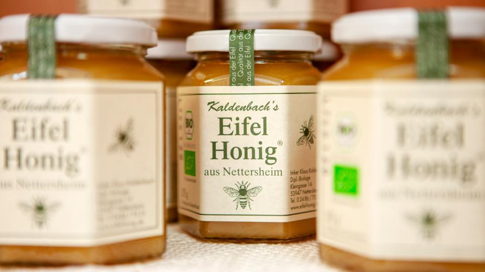 Frohngauer Dorftreff: Gläser Eifel-Honig im Dorfladen