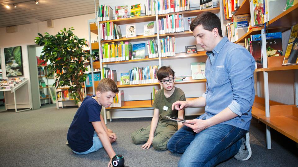 Wesseling Digital: Lehrer programmiert mit Schülern Roboter