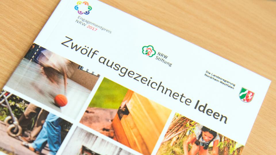 Titelseite der Broschüre zum Engagementpreis NRW 2017